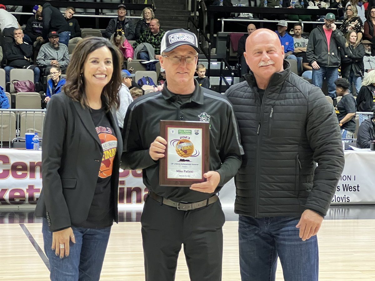 CifCentral's tweet photo. Lifetime Achievement honorees Andy Boogaard, Nick Harrell and Mike Pallesi were feted between Division I basketball games tonight. Congratulations and thank you, gentlemen! Thanks to Mayor Jerry Dyer and Fresno Superintendent Dr. Michele Cantwell-Copher for presenting. 👏🏀 https://t.co/S5BcxBlChm