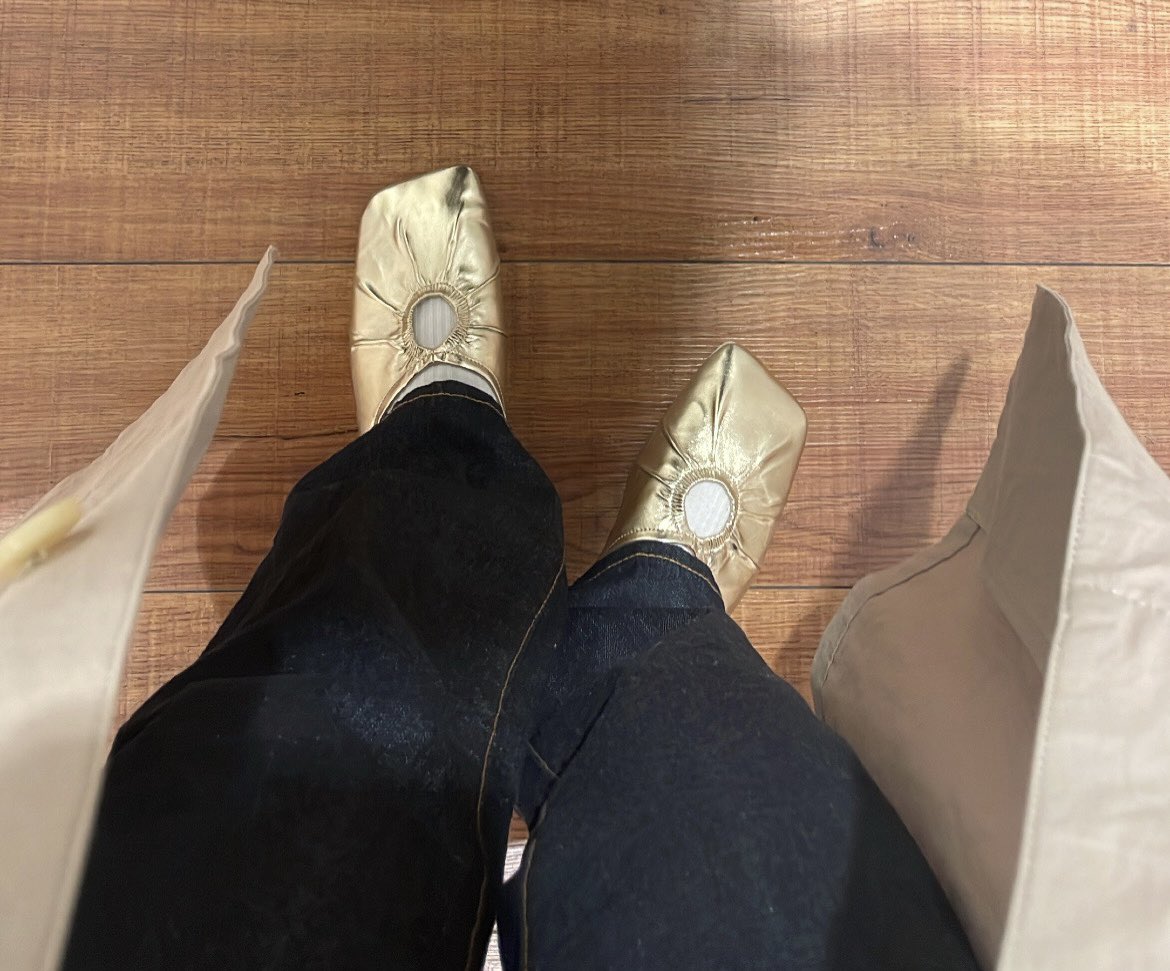 ungrid_tennoji's tweet photo. 【オススメitem♡】
#デザインスクエアトゥギャザーフラットシューズ
BLK/GLD
¥12,100
フラットシューズなので履き心地抜群♡
デニム合わせがオススメです🫣
天王寺店ゴールドのお在庫残り僅かです💦
是非お早めにお越しください!
#ungri
#ungrid_tennoji https://t.co/NRKOJZdnTD