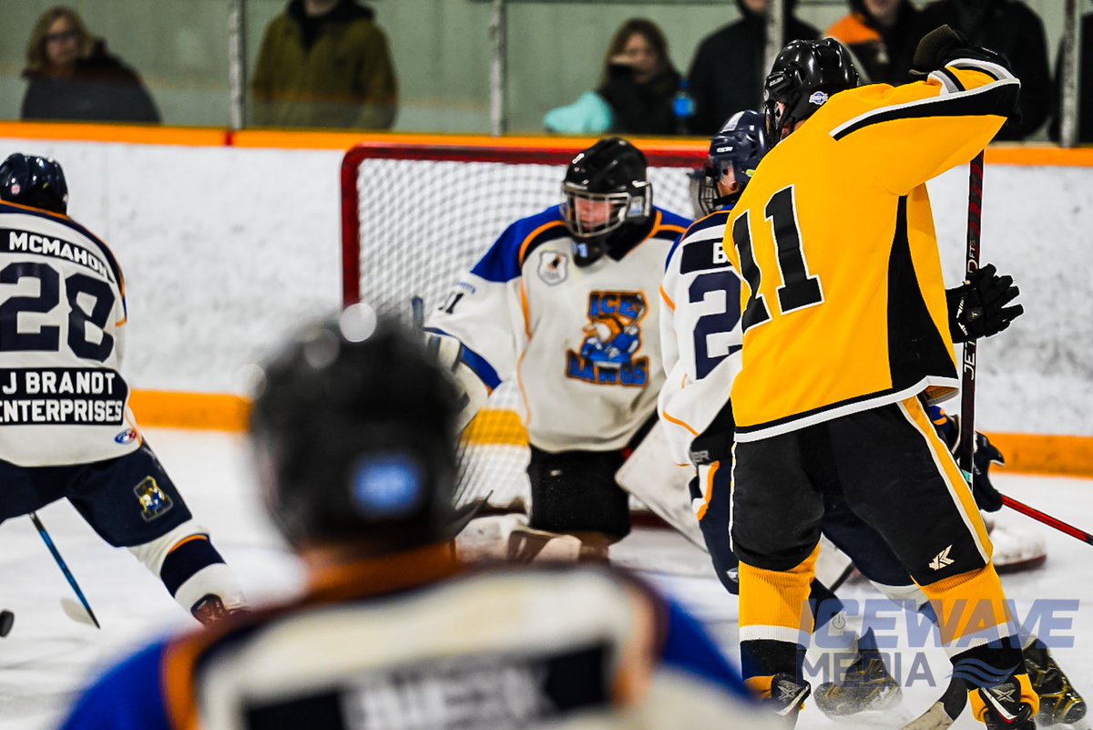 r_thomson_photo's tweet photo. 1st and 2nd overtime photo highlights from the @ArborgDawgs vs @NorthWinnipeg 

@CRJHL_Official @IceWaveMB https://t.co/S99Xf3E5dg