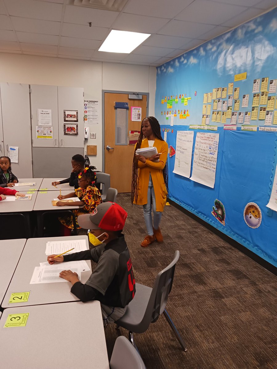 MsLisaWarren's tweet photo. Our beautiful Ms. Jaida from over very own CHHS EDUCATION PROGRAM giving my 2nd graders their spelling test. Actively monitoring, ensuring all scholars are engaged, great humor using real life experiences she has had with scholars.@CHISDCP @DrXavierLewis https://t.co/t6OCjJppal