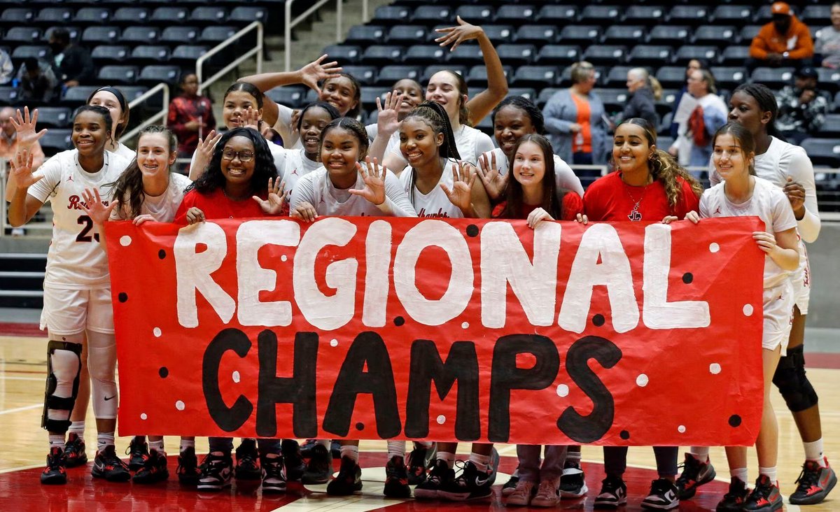 ChrisHarrisBB's tweet photo. November 2021 - the month and year she tore her ACL. 
It was tough for her - and her Daddy. To see her persist, adjust and lead her team to State despite the challenges…I’m soooo proud of her! #HarrisFamilyValues #StateBound https://t.co/obFxRu8iEj