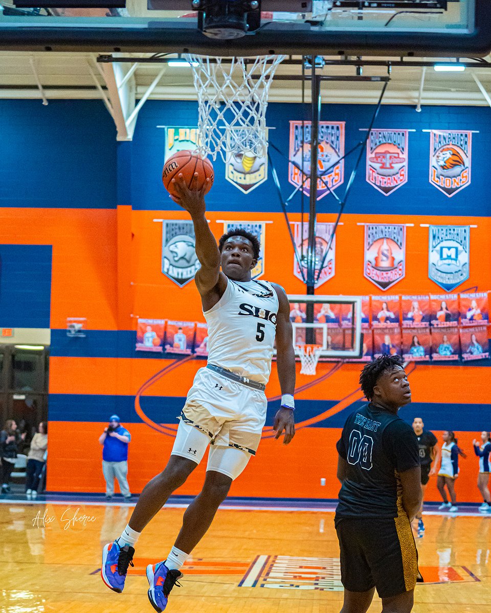 Channel1450com's tweet photo. Sacred Heart Griffin vs Southeast Boys Regional Basketball Photo Gallery by Alix Sheree https://t.co/IsFncuPCwk https://t.co/erwHCRLTtj