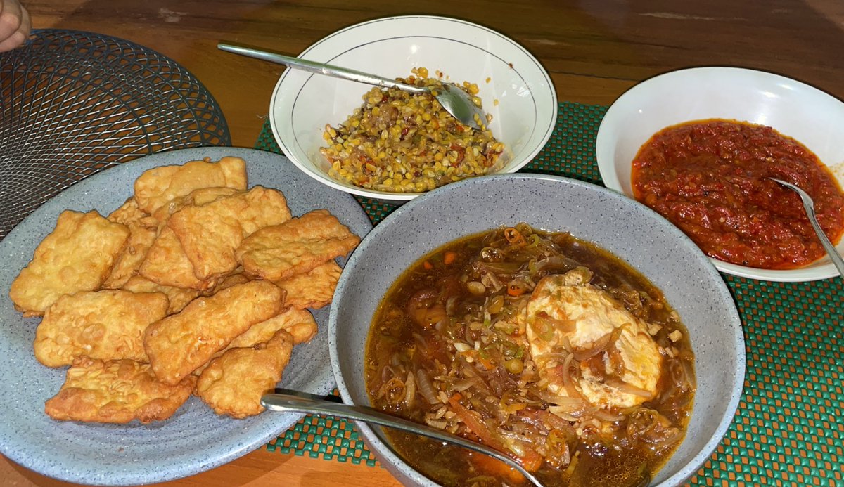 Jangan lupa makan siang guys