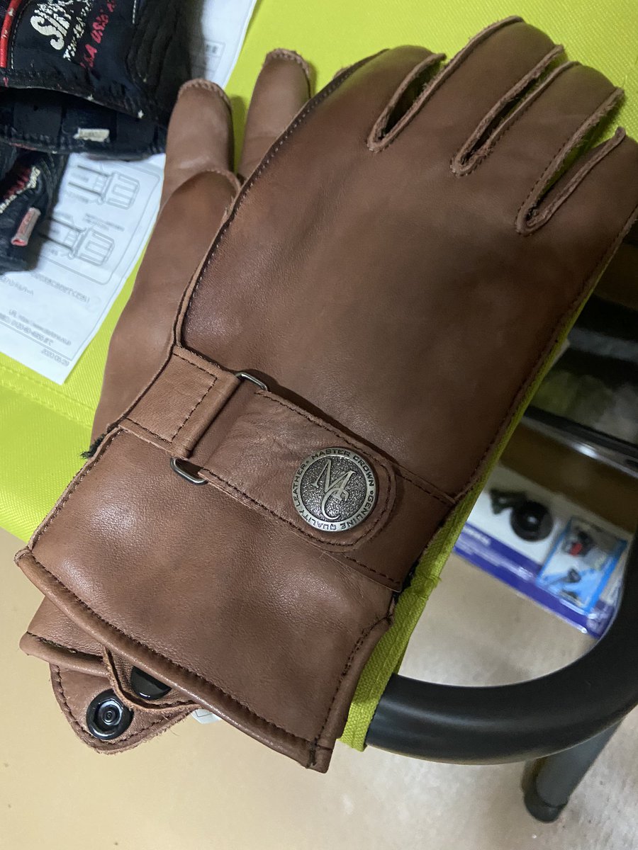 y_u0209's tweet photo. アップガレージで未使用品の冬用グローブあったので買いました
手のサイズ小さいのでなかなかWSないけどあって良かった！
半額以下だったからお得🌼 https://t.co/lLREJenEBz