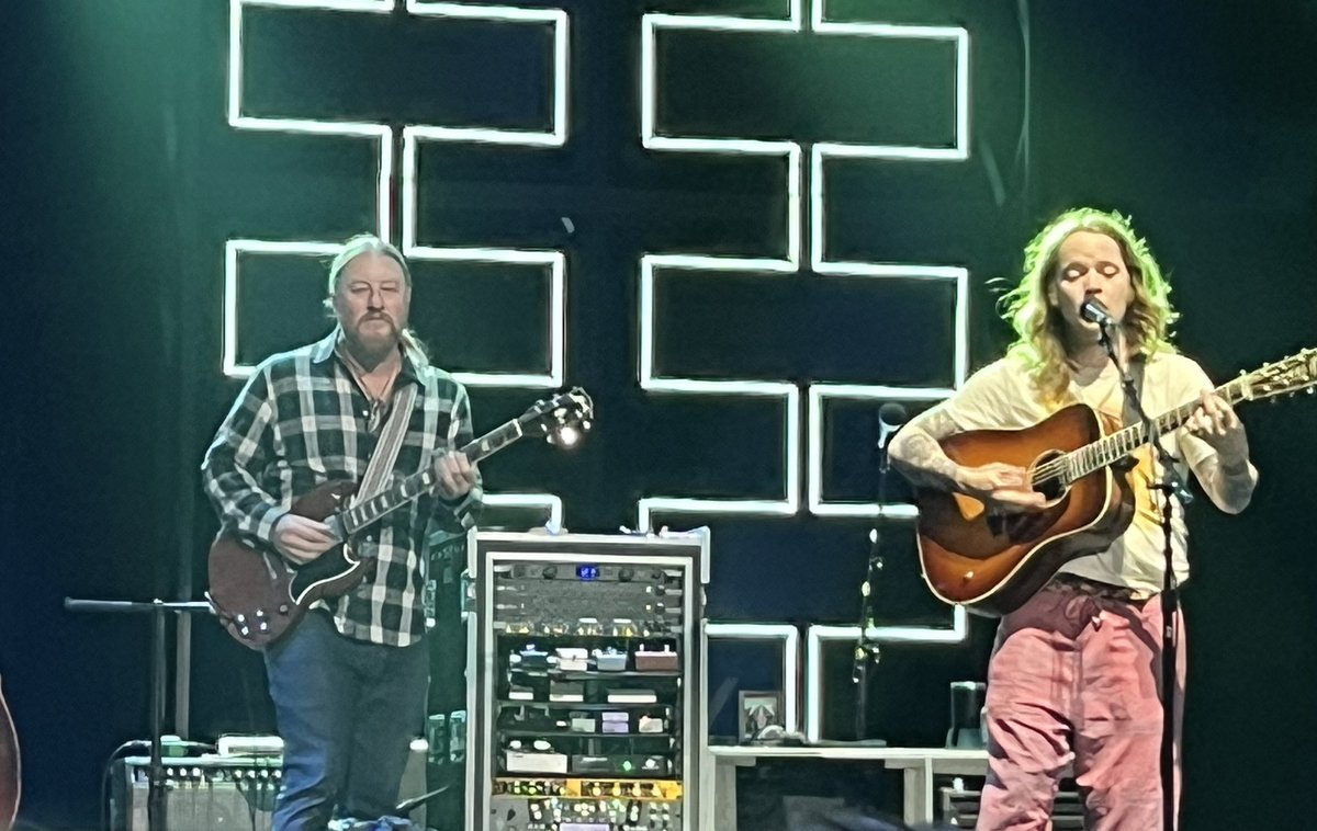 @SPAAACECASE Yep…it was AWESOME! #billystrings #derektrucks