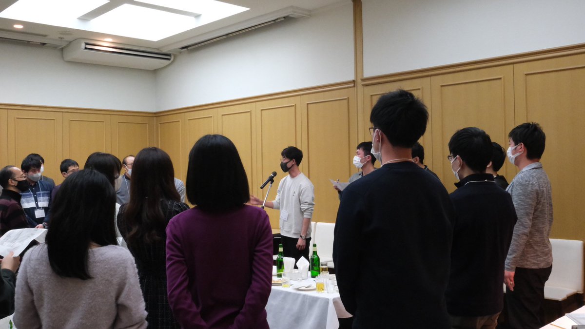 ishihara2018's tweet photo. 石原ゼミのOB・OG会の様子です。
3年ぶりの開催ということもあり、石原先生に会うためにたくさんの先輩が訪れてくれました！ https://t.co/aWlAzR3g7y