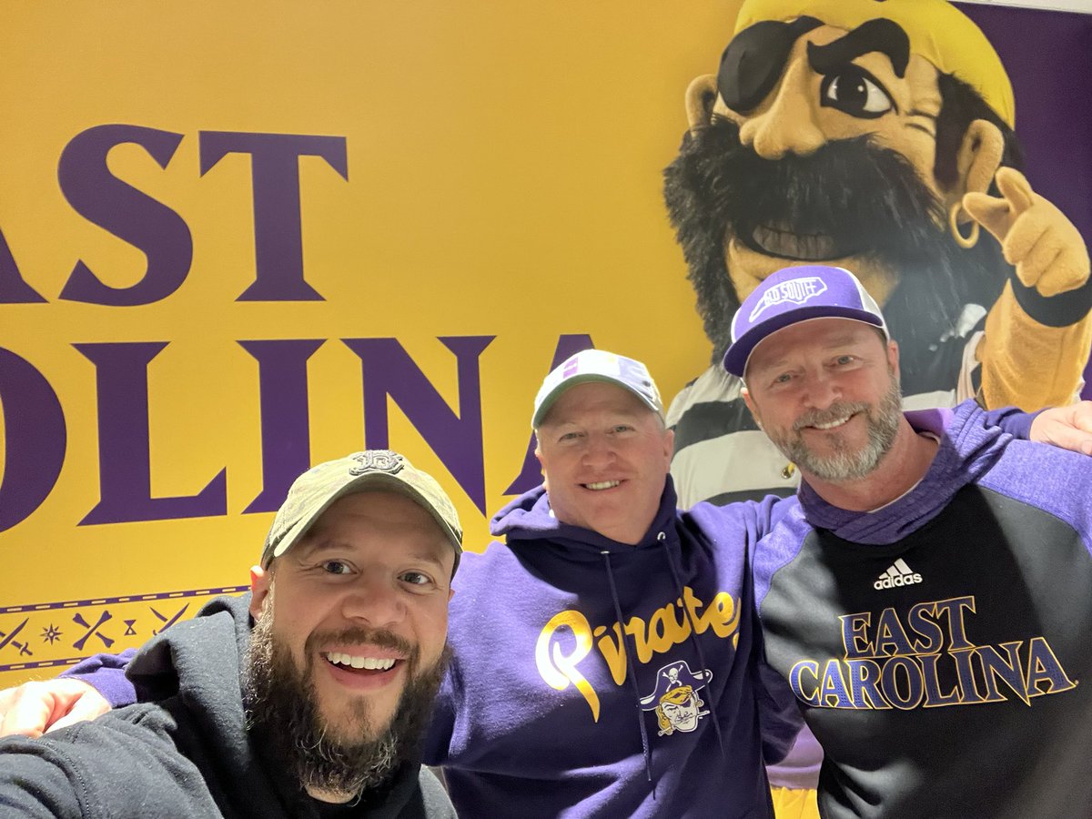 FX4Brave's tweet photo. Got the chance to see the man himself (Mr. Kelvin Sampson) in action in his home state. @ecubasketball vs @UHCougarMBK @lumbeetribencgov #proudnative @kellenmsampson @ecubasketball https://t.co/eEBGMbKlfv