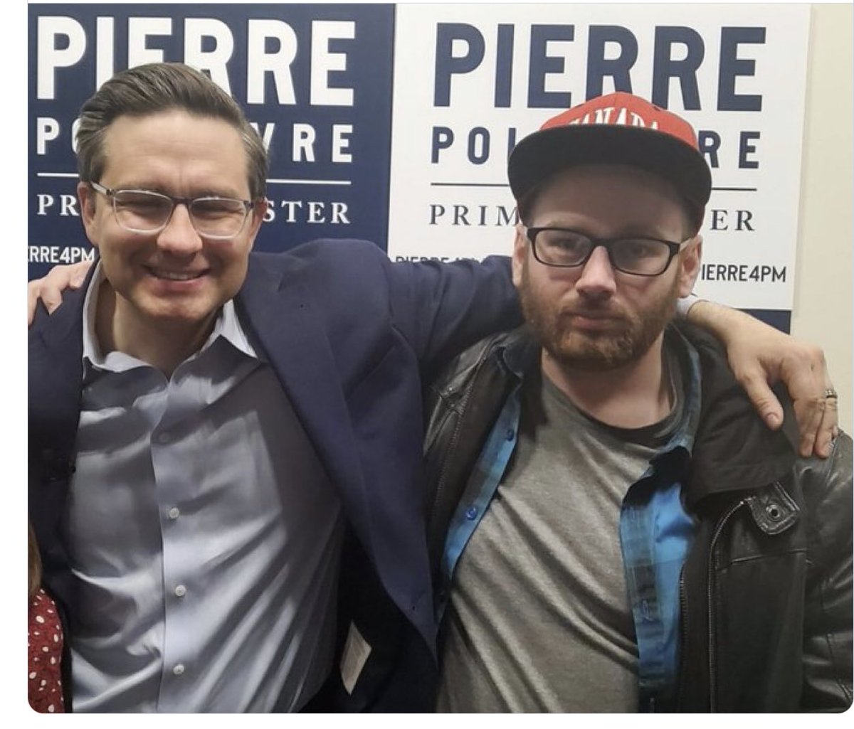 ldee1's tweet photo. @AhmarSKhan The heckler #DerBear is in this photo
Aka fringe derrick https://t.co/qTWXCdaViQ