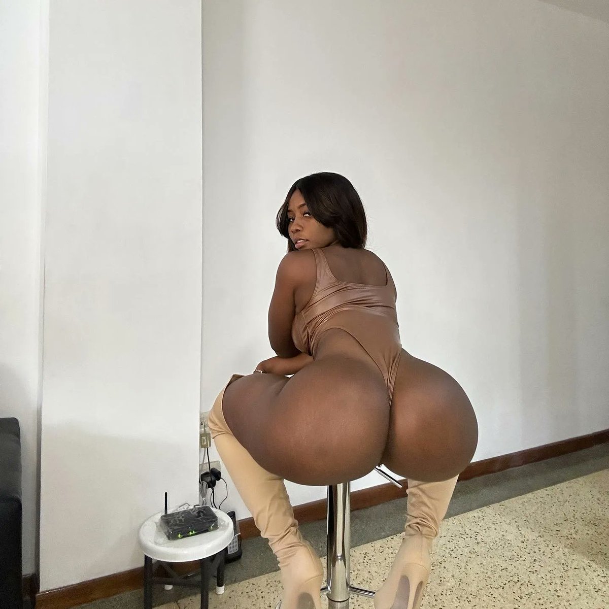paty29423338's tweet photo. @BrazilianHotwif @CuckoldJunior E eu? Com ou sem calcinha?
Entre no meu grupo 👇 
https://t.co/eEKx6s04gQ https://t.co/naN3OZ7DRe