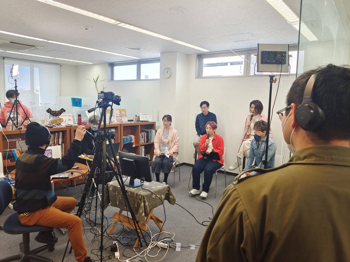 「ひきこもりUXラウンジONLINE2023」はじまりました！現在、ひきこもり発信プロジェクトの新舛 秀浩さんに当事者体験談をお話しいただいています！（写真はド緊張している理事ズ）
申込は本日17時まで可能。体験談もアーカイブに残ります（3/12視聴可）ぜひお申込みください！
uxloungeonline2023.peatix.com