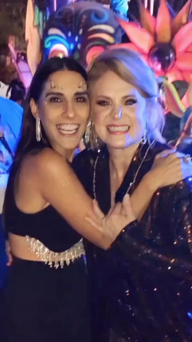 Angelmixvale's tweet photo. Bonitaaaa desce que eu quero te abraçar e te beijar 🤩😍🥰💖💛💚
@ebuenfil
#CarnavalDeMerida https://t.co/fGn3dckpkK