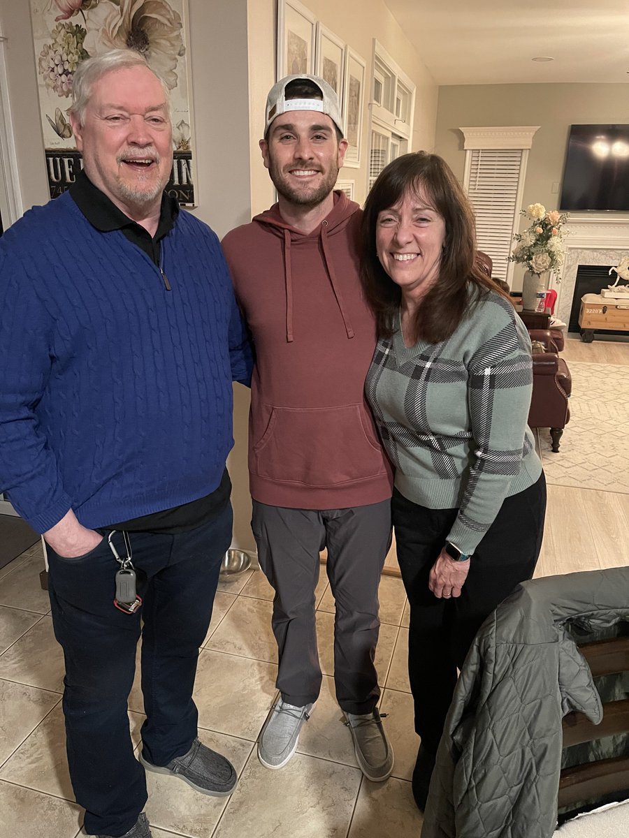 MrFletchHimself's tweet photo. Life is great when you have family, friends and loved ones surrounding you 💜 
 
#noncrypto #family @EmmiPatti1 https://t.co/aj54H88099