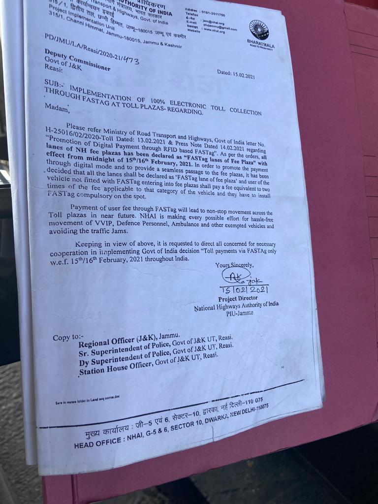 YPSSikarwar84's tweet photo. @nitin_gadkari,@OfficeOfNG,@PMOIndia,@TheWelspunGroup-
Gadkari ji,Bhagan toll plaza,Murthal on 7Feb23,unjustifiably charged toll charges inspite of furnishing serving defence personal ID.on the contrary they misquoted nhai letter dt 2021 but diff subject.rude &amp; misbehaved staff. https://t.co/kQcrwk7Ve9