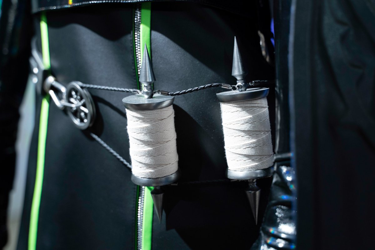 「エンボス加工とか刺繍とか、糸車の造形とかやっぱすばらしい。 」|ヨッシーのイラスト