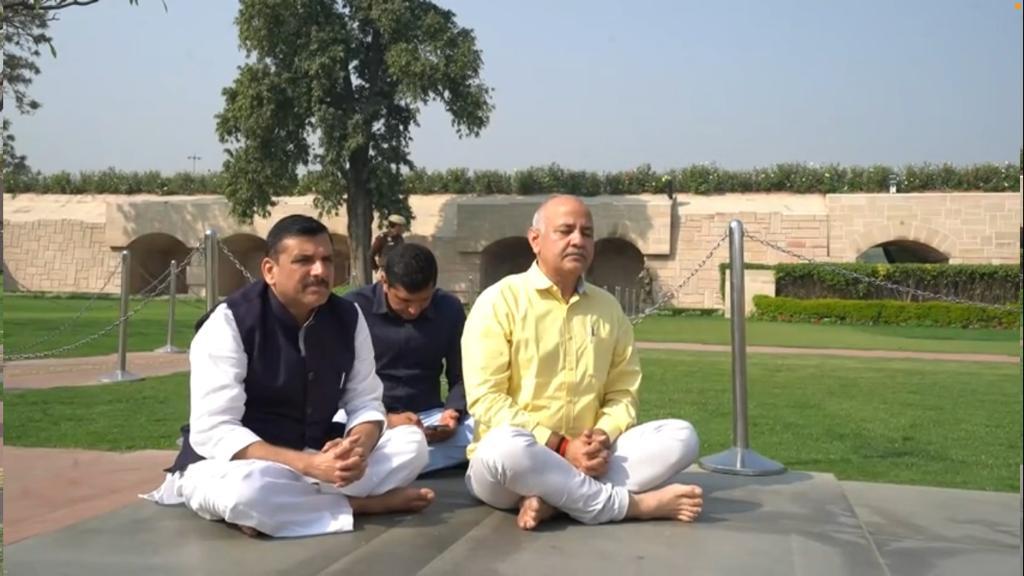 दिल्ली के उप मुख्यमंत्री मनीष सिसोदिया पहुंचे #राजघाट पर.... महात्मा गांधी की समाधि स्थल पर ध्यानमग्न
#Rajghat #Sisodia
