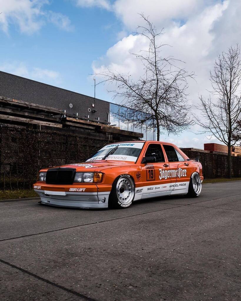 Kean Suspension's 190E with Rocket Bunny Kit and Rotiform VCE-T Wheels
-
@keansuspensions 
#royalstance #190E #mercedes #rocketbunny #classic #airliftperformance