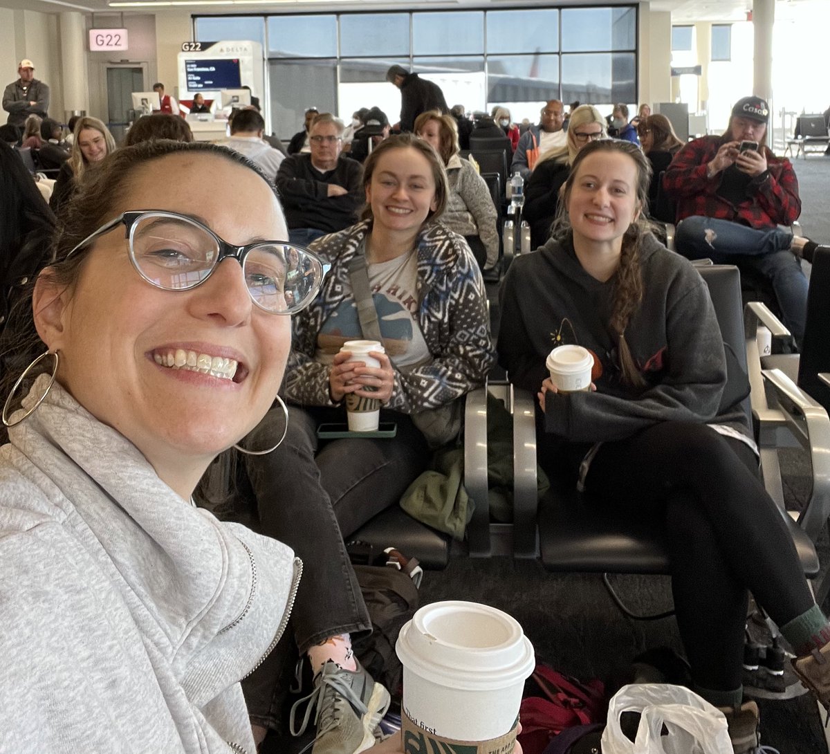 megrua's tweet image. Long day of travel for the #RuaLab but  after going two for two on delayed flights we made it to California for @MicrobiomeTree sampling ! #SpringBreak2023