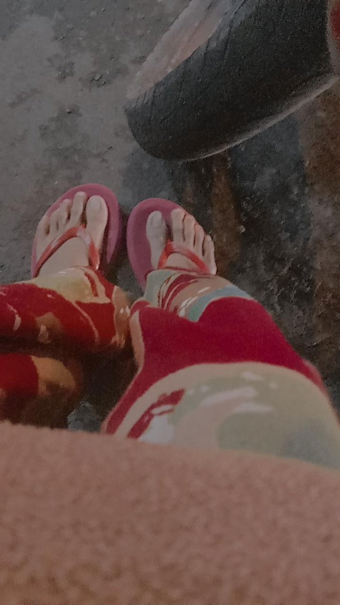 annafi_p's tweet photo. Harus banyak2 ngaca ya,dituntut cantik, dituntut pinter, dituntut lebih, lebih baik sadar diri. Apa daya tak mampu bersaing dengan yang lain, mungkin lebih glowing, cantik, dibandingkan door ku yang jelek, bersaing dengan apa2 serba apa2 tinggal minta https://t.co/ZExwHZdB5s