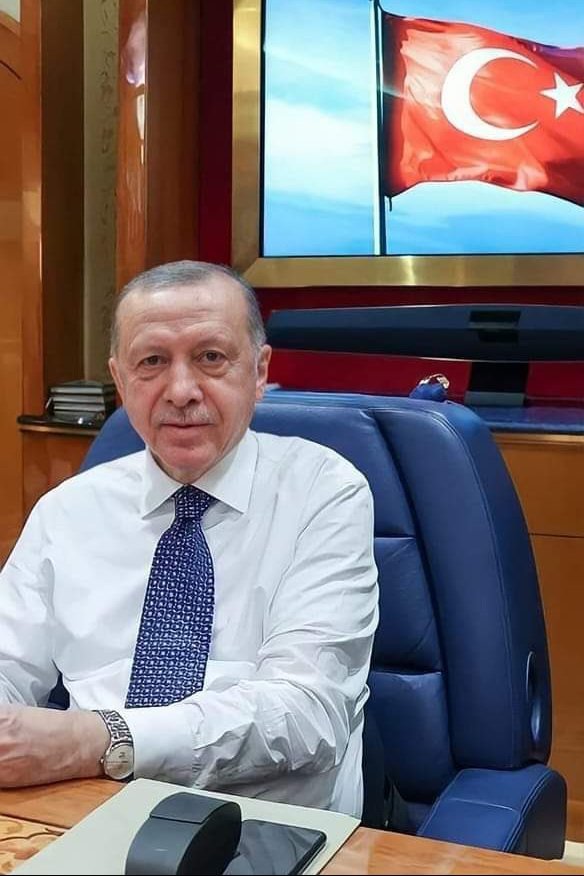selmagokcen04's tweet photo. Zorlama yok yanındayım diyenler kalp bıraksın ❤️

Allah başımızdan eksik etmesin gücüne güç katsın inşallah 
#iyikidoğdunREİS https://t.co/v0wWCHZYZB
