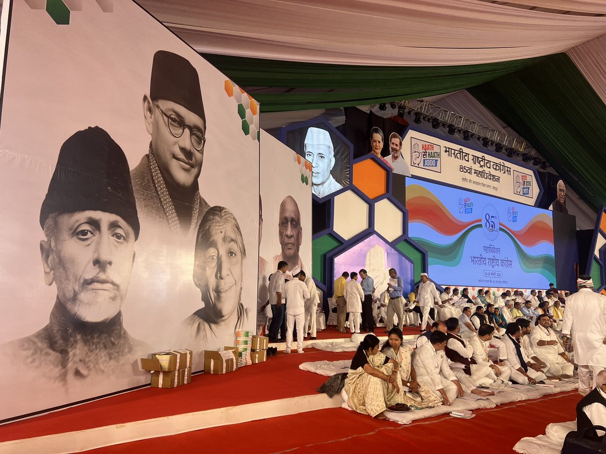 gurdeepsappal's tweet photo. Irfan Sahab, I want to express that contributions of great men of India can never be forgotten by Congress.

Maulana Azad Sahab is high in our esteem, our traditions &amp; party philosophy. It was a design error in one of the ads.🙏

His picture is prominently on stage &amp; other ads https://t.co/i4IcGsOirB