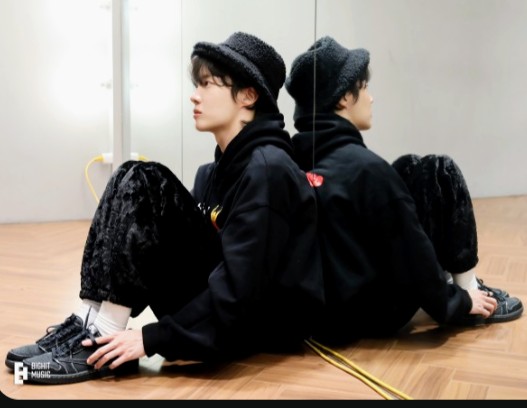 RougeTulkova's tweet photo. #JHOPE next to leave for Military Service. 🪖
It's happening you guys.
We can do this, because Tannie's have to do this.
So chin up, and LET'S support Hobi, as always.
💜 I love you #JHOPE . I purple you #JHOPE .
I will wait for you too, as long as it takes. #ArmyWillWait https://t.co/5rqXJLtYHi
