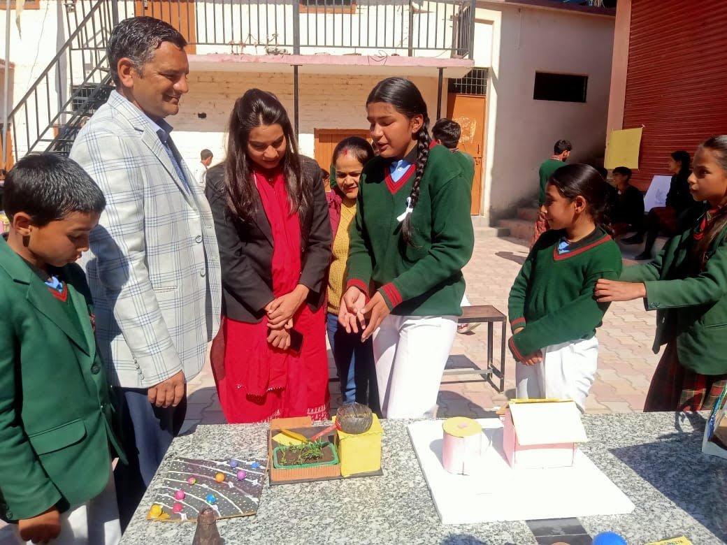 MYBharatHQ's tweet photo. The Catch the Rain Campaign, which was launched by @NYKKULLU1 in collaboration with Gurukul International School, featured a competition for presentations on water conservation models.

#CatchtheRain #Waterconservation #saverainwater #sciencemodels #Youth #India https://t.co/aixMRDYt1I