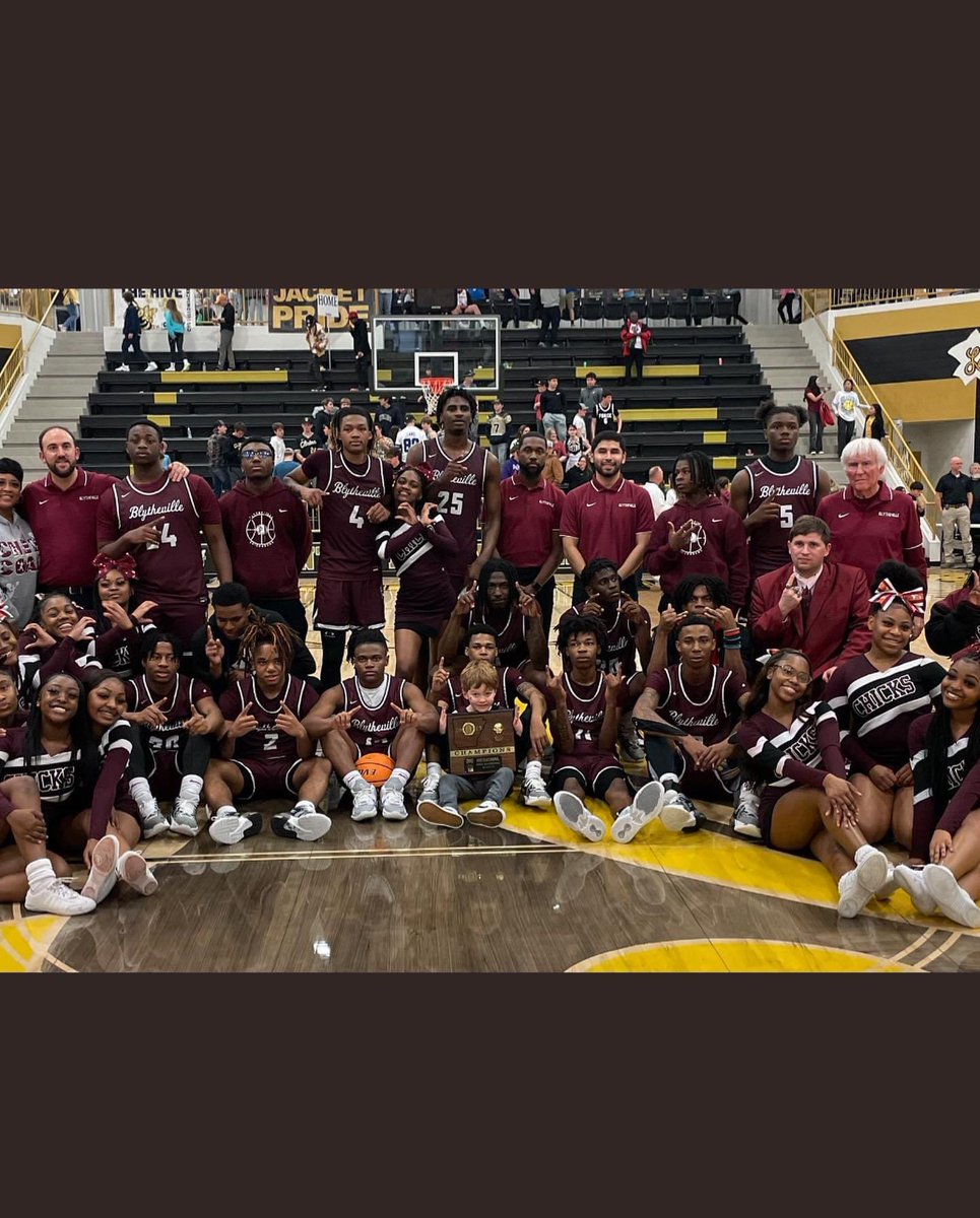 shamarmarshall4's tweet photo. Let’s go team!!!🔥#regionalchamps https://t.co/UxOzN3l106