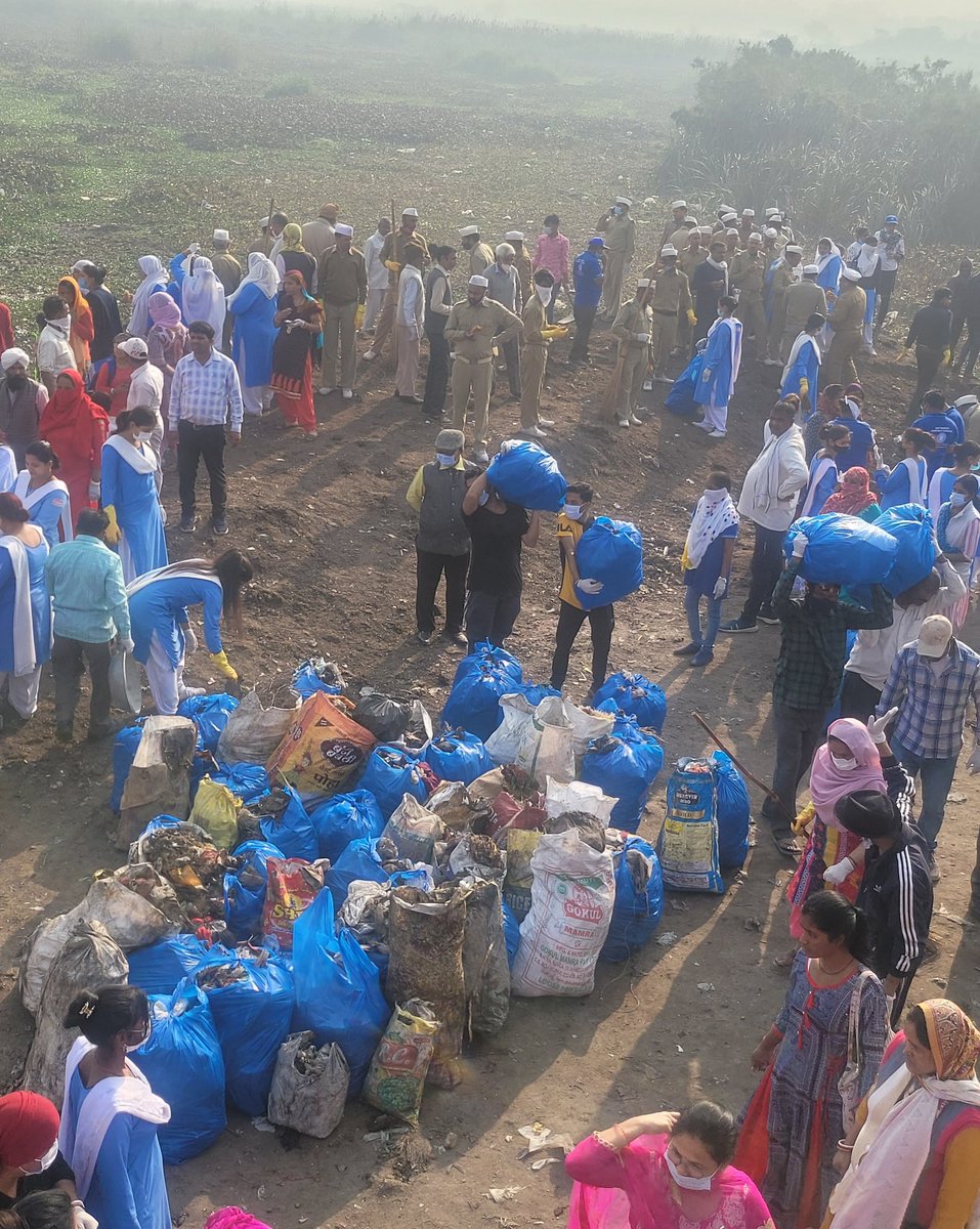 vickyMa73805487's tweet image. #Swachhjalswachhmann #AzadiKaAmritMahotsav 
#ProjectAmrit
#Swachhjalswachhmann 
#ServiceWithHumility
#Delhirajghat 
#santnirankariofficial
#Santnirankaricharitable