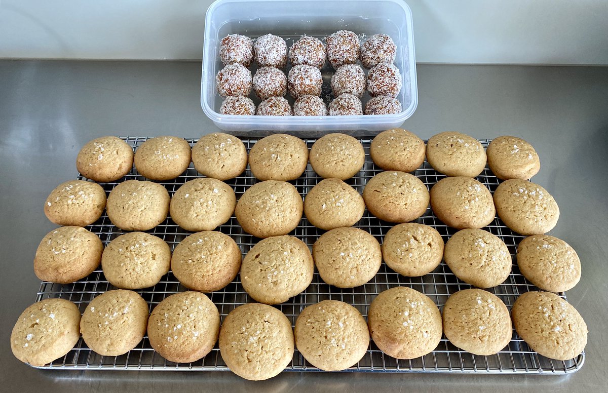 CallissClan's tweet photo. Ginger cookies #Cornersmith #UseItAll & apricot balls (my creation) #mymenuplan https://t.co/2RKQgvBYDs
