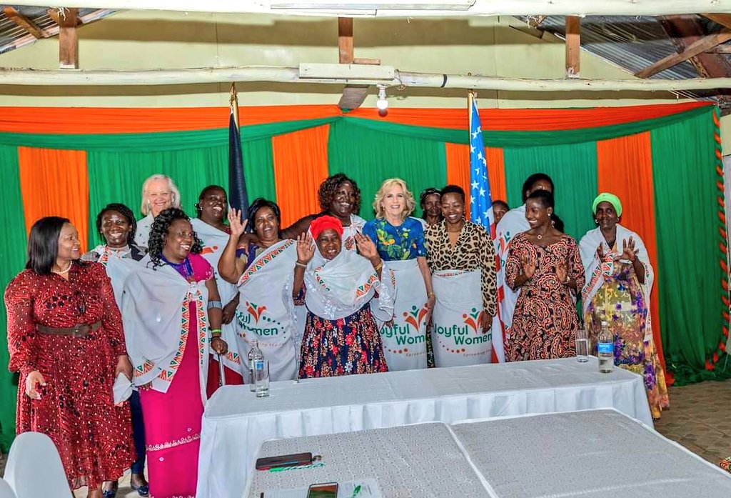SusanAMangeni's tweet photo. Accompanied The First Lady of United States of America @FLOTUS and First Lady of Republic of Kenya @MamaRachelRuto during the Women For Peace Group meeting in Kibra Nairobi to gain firsthand experience of a highly effective table banking model which is collateral free. https://t.co/dS0nb2b2a0