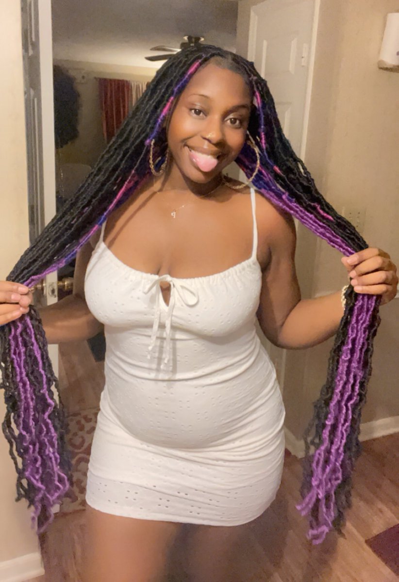 PurpyJane's tweet image. When you can model your own work 😮‍💨 #bigpurpnotthelilone #fauxlocs #colorlocs #bookthelook