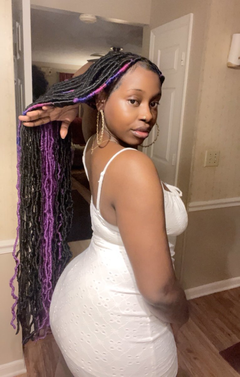 PurpyJane's tweet image. When you can model your own work 😮‍💨 #bigpurpnotthelilone #fauxlocs #colorlocs #bookthelook