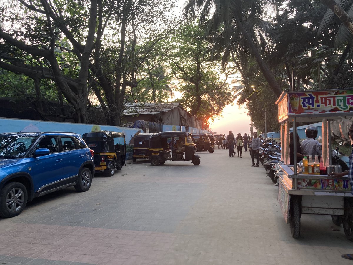 Anu Abraham (@_anuabraham) on Twitter photo In search for #middleclass spaces in #mumbai. Who is the #urban #Indian middle class and what do they do for leisure?
Is #juhu #beach one such space?
Musings from the field when the day ended at sunset!
#migrationrhythms
<a href="/PRIOresearch/">PRIO</a> <a href="/bivanderdal/">Marta Bivand Erdal</a> <a href="/karliao/">Karen Liao</a> @HansenArve In search for #middleclass spaces in #mumbai. Who is the #urban #Indian middle class and what do they do for leisure?
Is #juhu #beach one such space?
Musings from the field when the day ended at sunset!
#migrationrhythms
<a href="/PRIOresearch/">PRIO</a> <a href="/bivanderdal/">Marta Bivand Erdal</a> <a href="/karliao/">Karen Liao</a> @HansenArve
