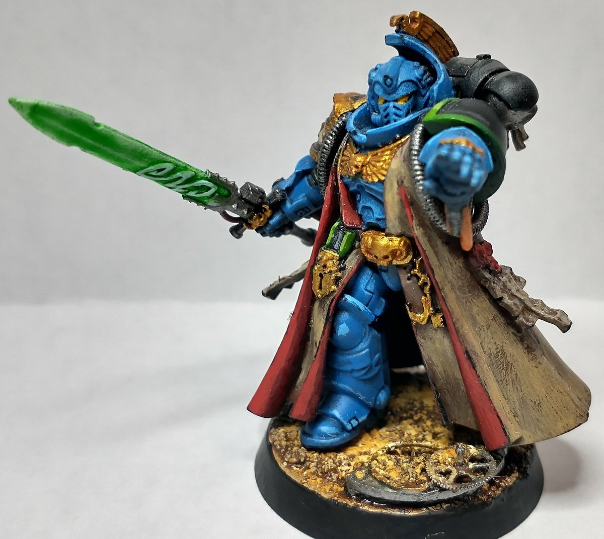 soon_rook's tweet photo. Primed and subassembled more custodes and FINALLY finished my Salamanders Librarian. #WarhammerCommunity #warhammer40k #PaintingWarhammer #paintingminiatures #miniaturepainting #miniature #miniatures #minis https://t.co/7sK7Dzkjcf