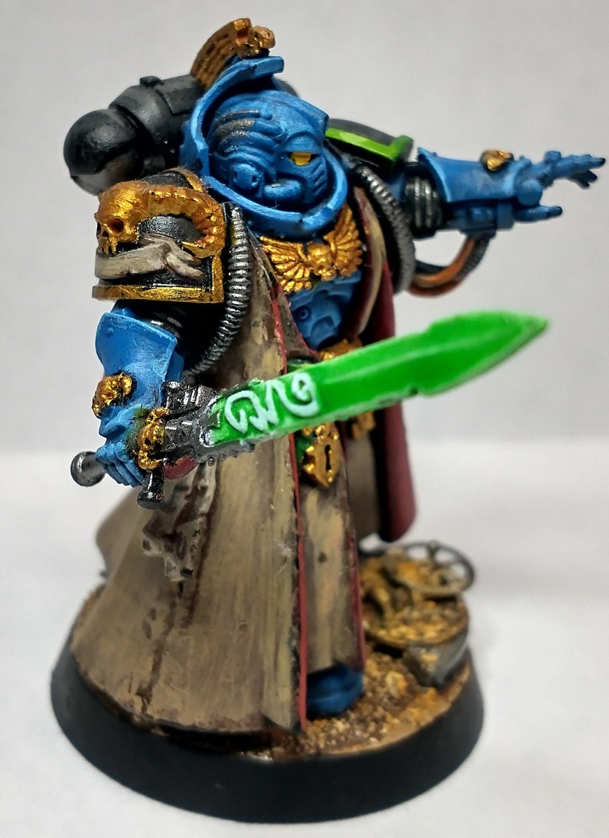 soon_rook's tweet photo. Primed and subassembled more custodes and FINALLY finished my Salamanders Librarian. #WarhammerCommunity #warhammer40k #PaintingWarhammer #paintingminiatures #miniaturepainting #miniature #miniatures #minis https://t.co/7sK7Dzkjcf