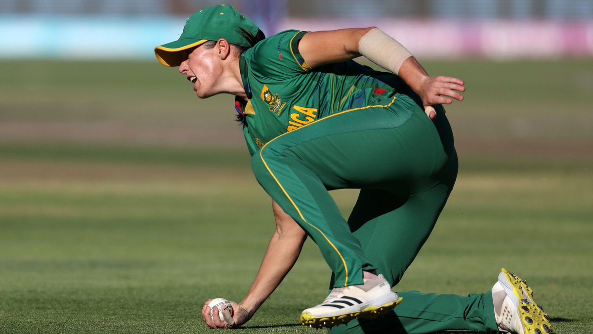 Well done to #TamzinBrits scoring 68 (55) & 4 catches,one brilliant,helping #ProteasWomen  beat England T20.Tamzin won gold medal 2007 World Youth Championship.She was in line for selection 2012 London Olympics (tattoo) but serious road accident left her in hospital for 2 months.