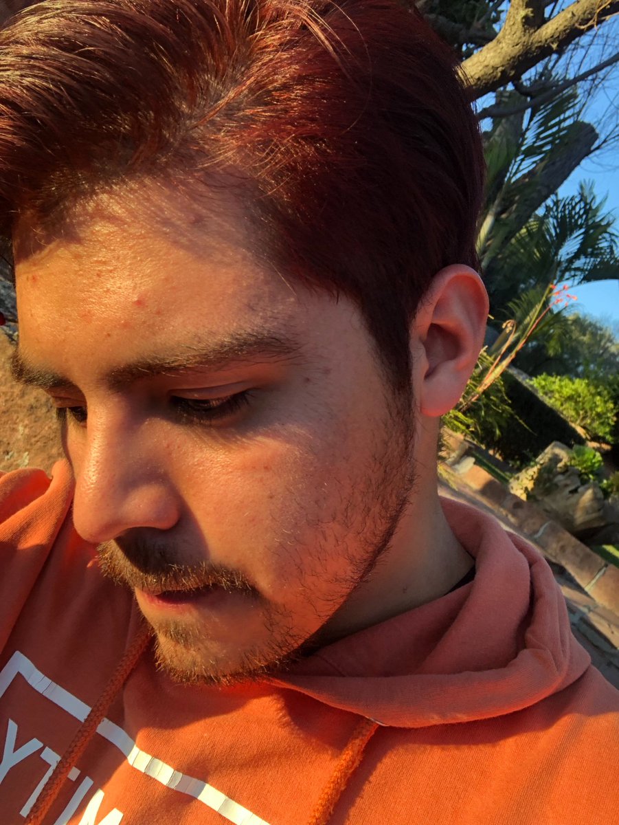 ildeke's tweet photo. Mi mamá a mi cabello le llama inestabilidad emocional, yo le llamo explotar mi color de piel 😂🤙🏻👨🏻‍🦰

#ginger #red #scarrone #lol #youth https://t.co/y0vO77vQ30