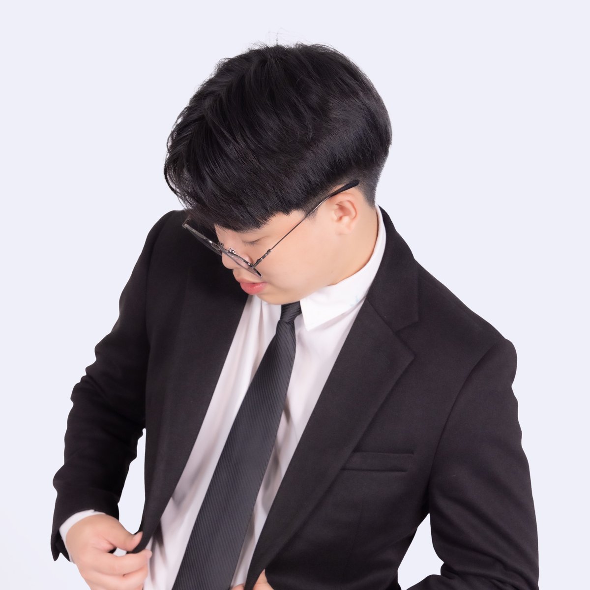 LAUNCHERFILM's tweet photo. NOM | ทัตเทพ พลเยี่ยม

Status : Editor II | Assist Cam LCF

Personal Profile
ในวันที่เรื่องร้าย���ประดังเข้ามา เราต้องคิดบวกเข้าไว้ ไม่ว่าโลกจะโหดร้ายเพียงใดก็ยังมีกำลังใจจากคนข้างๆเสมอ ใช้ชีวิตให้มีความสุข

#LCF #LAUNCHERFILM #ลอนเชอร์ฟิล์ม #DEBUT https://t.co/SvT61OYDX1