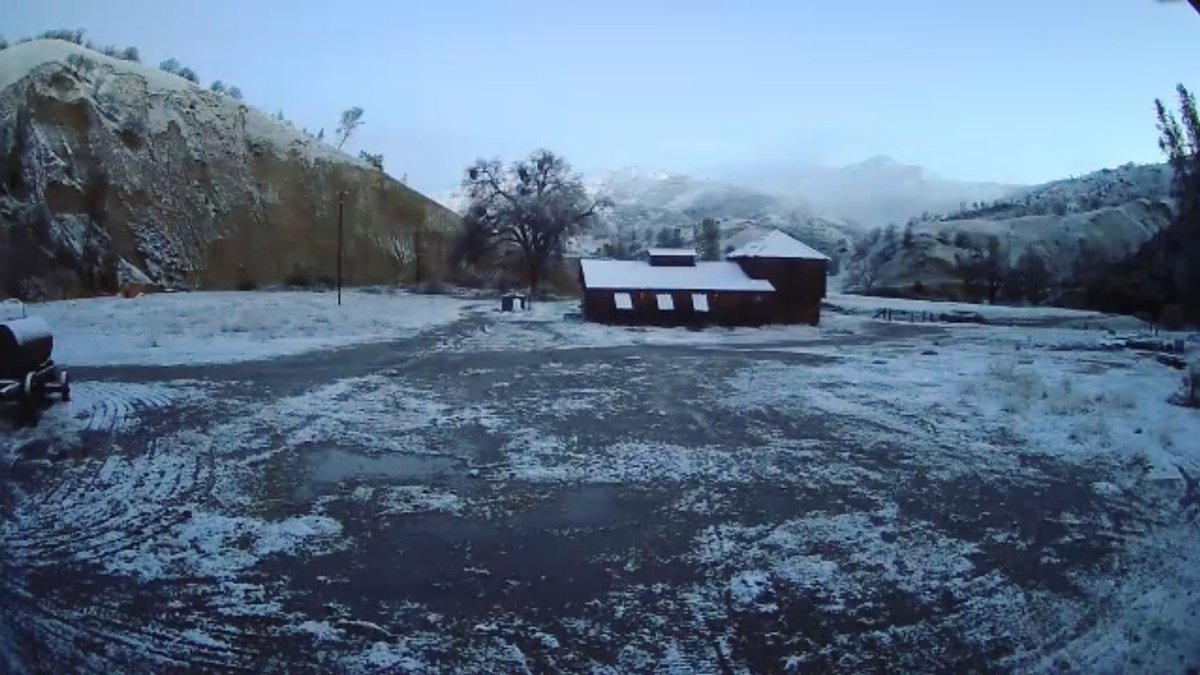 SatuSusanne's tweet photo. It’s been pretty cold #SnowInCalifornia #California #TinyRanchLife https://t.co/bCWEAl8KYw