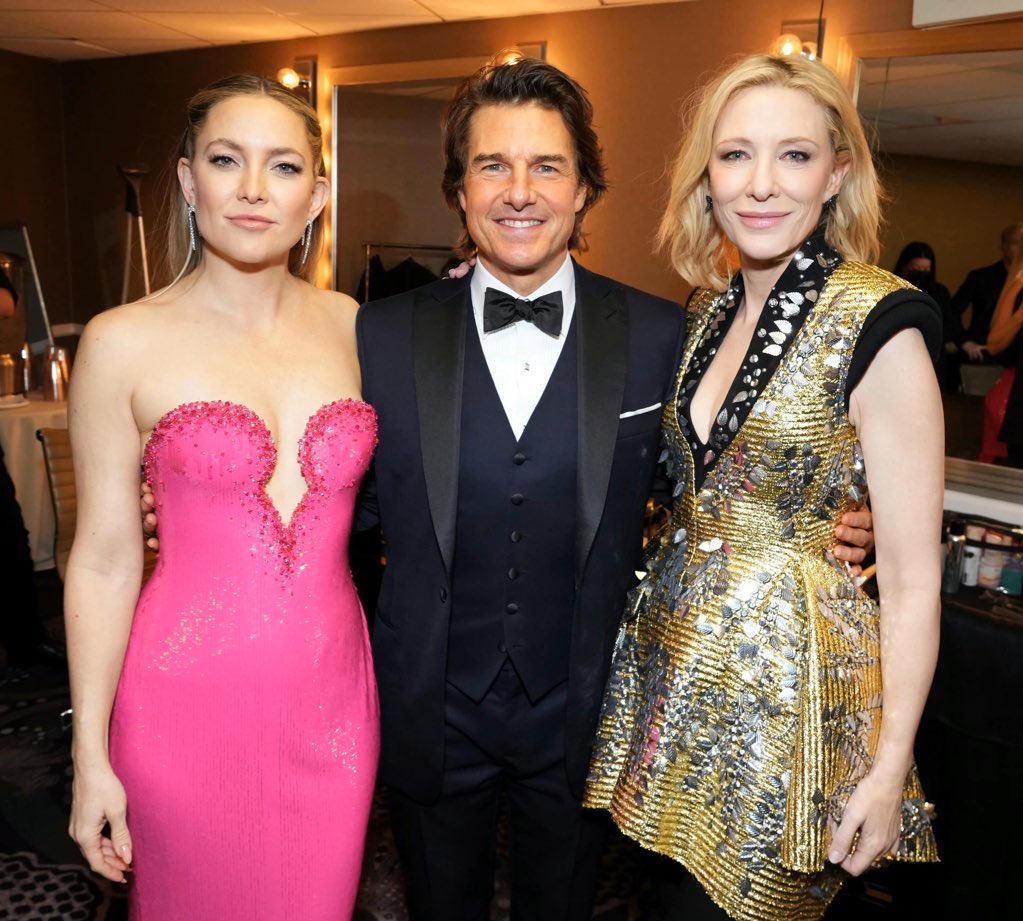 cate blanchett with kate hudson and tom cruise at the #PGAAwards