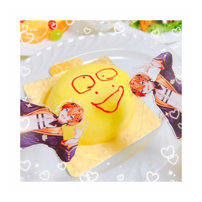 セカイくん画伯の特級呪物オムライスケーキと入刀シーンと杏仁豆腐とケーキの半身のお持ち帰り写真です  