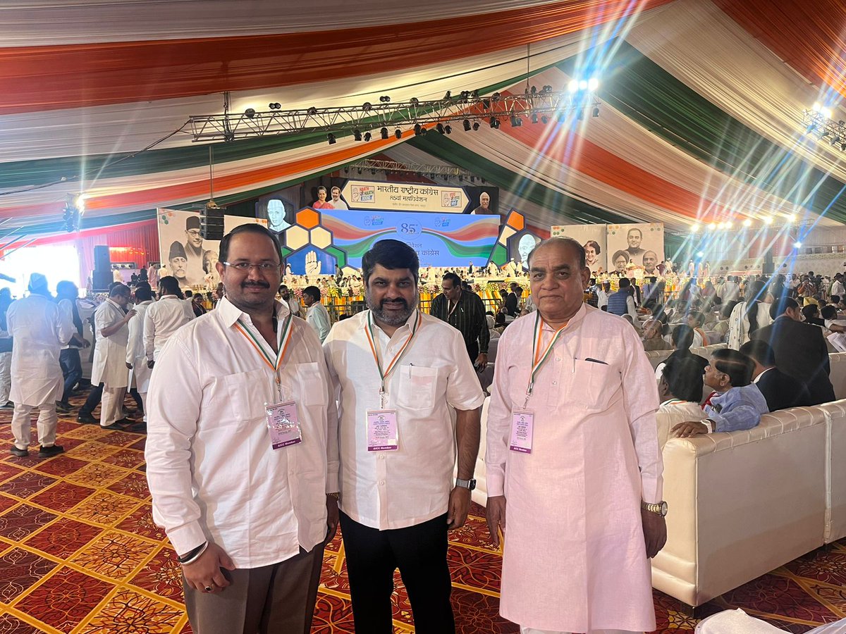 satejp's tweet photo. राष्ट्रीय अधिवेशन, रायपूर.. दिवस दुसरा.. छत्तीसगड राज्यातील रायपूर येथे होत असलेल्या काँग्रेसच्या राष्ट्रीय अधिवेशनात आज @srinivasiyc @SunilKedar1111 धवल मोहिते पाटील, रामहरी रुपनवर यांची भेट झाली. आज अधिवेशनाचा समारोप होत आहे. https://t.co/v7mRUhvUXf