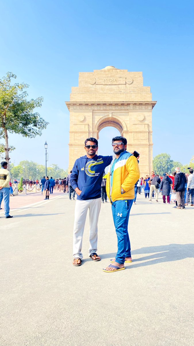 SaravanPerumalB's tweet photo. ஒருவன் ஒருவனுக்கு நல்ல நண்பனாக இருக்க முடியும் என்றால் இந்த சமுதாயத்தில் நிச்சயம் அவன் ஒரு நல்ல மனிதனாகவும் இருப்பார்❤️
#நண்பன் முரளி அவர்களுடன் 🤝
#indiagate #delhi https://t.co/SGGG4hDVHc