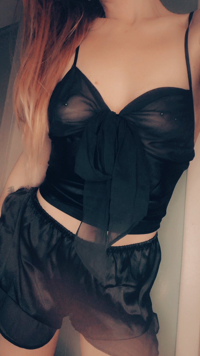 Lordlorilori's tweet photo. Come check out my page. 😈 https://t.co/SyTJM06Wk4 https://t.co/v0K85Pt4Bo