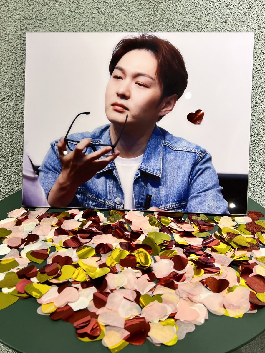 HANAE_lcs's tweet photo. #HAPPY_CS_DAY
#모여봐요_창섭생파
#이창섭_끝내_널_찾게_만들어
짱섭이 인기 짱 많다 … 사람 짱 많다 .. 💗
혼자가서 갓다가 후딱 나왓찌만
그래도 섭이로 가득가득한 곳에서 행복햇떠요 🫶🏻 https://t.co/j35f0h5iNS