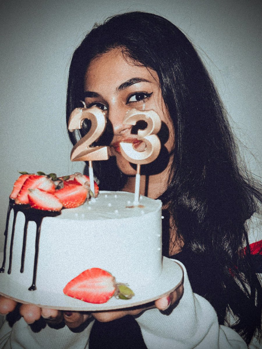 i__ivana_'s tweet photo. Scenes from Season 23 episode 1

Loads of wishes,calls,photos,video edits and I am truly grateful to all of you for making me feel special on my birthday.
Love from me to you💞 https://t.co/hgHYjRmFkB