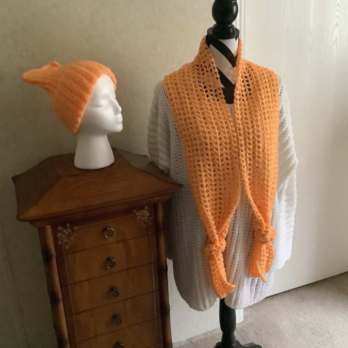sj_greene's tweet image. Mango Hat and Knotted Scarf set, One size fits all, Great Gift Idea Teen/Adult, Machine Wash/Dry, Ready To Ship, Free Shipping, Made in USA tuppu.net/9ede5ab6 #Etsy #YarnQueens #StainResistant