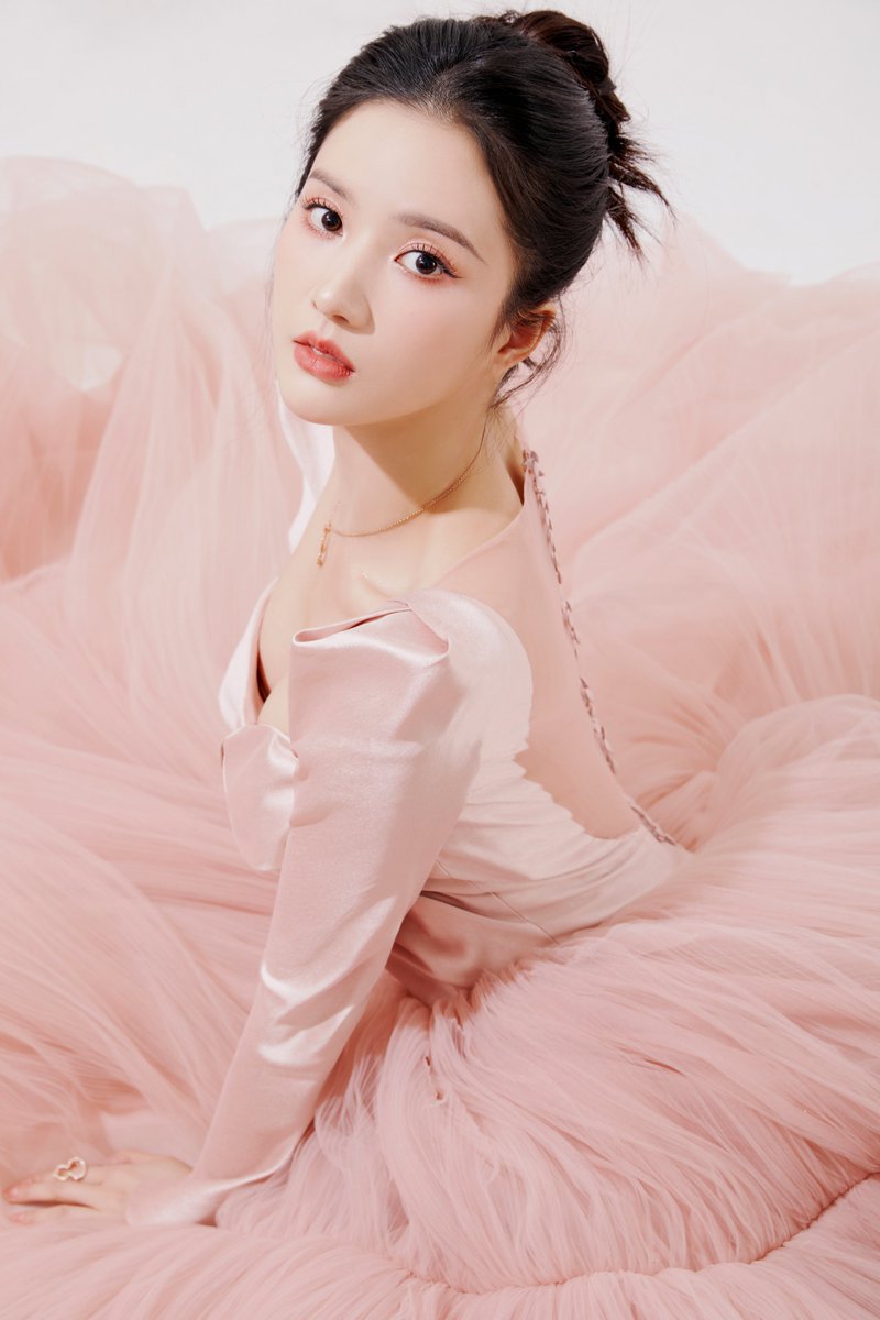 dramaskfan's tweet photo. #LiuXieNing em seu 2º look para o 25th Sohu Fashion Awards.
Mais fotos: https://t.co/YIF8D6HFtL
#刘些宁 #GiveYouMyHeart #StoryOfKunningPalace #NightOfLoveWithYou #HelloDebateOpponent #cdrama #dorama https://t.co/or3B1PfwWe