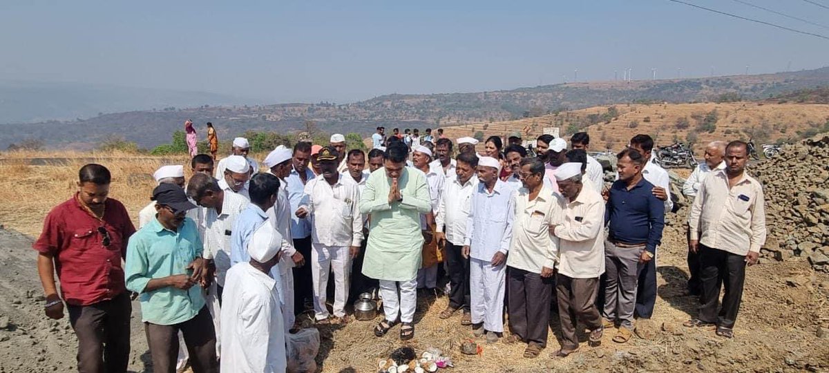 Satyajit_D_BJP's tweet photo. येसलेवाडी, बेर्डेवाडी, कोकणेवाडी (ता. शिराळा) या वाड्यांसाठी होणाऱ्या जल जीवन मिशन योजनेच्या कामाचा शुभारंभ करण्यात आला. 1 कोटी 30 लाख रुपये खर्चून वाड्यांसाठी पाणीपुरवठा योजना करण्यात येत आहे. (1/3) https://t.co/Xv74BMKrca