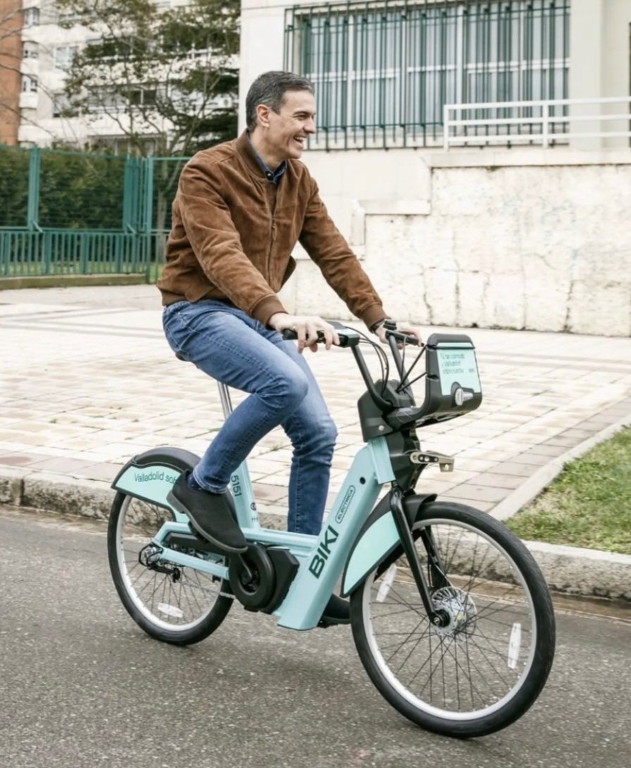 gilipollastan's tweet photo. Ya os lo advertí progres.. Acabo de sacar mi chaqueta electoral. Voy a ver si voy a por churros.. Y porras 😘😘
#Elecciones2023 #QueMeVoteTxapote #TitoBerni #TitoAbalos #Rojerio #Comunismo #CosasChulis #ComumistasDeBoquilla #SiALaProstitucion #TeleCoca #MasQueUnClubUnPuticlub https://t.co/FhOk3mQifX